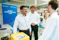 Hautverjüngung als Krebsprävention: DKFZ und Beiersdorf gründen Joint Innovation Lab
