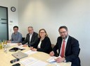 Hochschule Fresenius und Unternehmen Process [.-ING] unterzeichnen Kooperationsvertrag