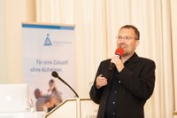  Prof. Stefan Kins verstärkt Wissenschaftlichen Beirat der Alzheimer Forschung Initiative e.V.