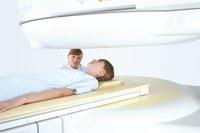 Schmerzpatienten profitieren besonders: Offene MRT-Geräte von Hitachi
